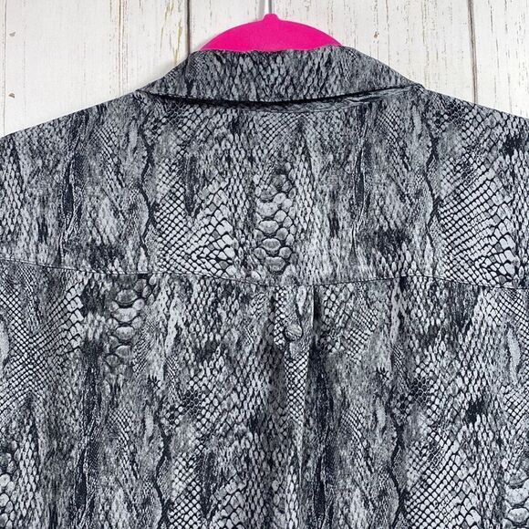 Torrid Plus Size Snakeskin Print Blouse Modern Chic Neutral Top Blouse - Picture 12 of 16